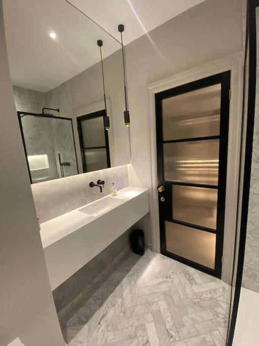 Luxury Georgian Apartment - 5 Minute Walk To Spa Bath Exterior foto